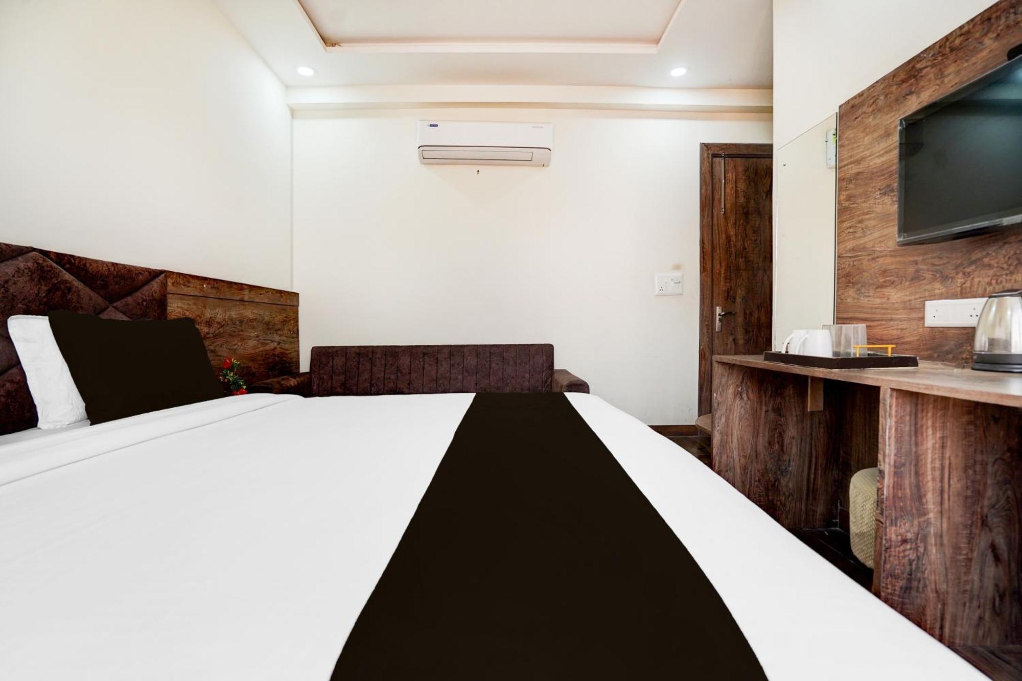 Super Townhouse Taj Nagri Basai Formerly Royal Empire Tājganj エクステリア 写真